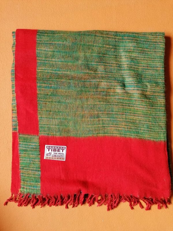 Decke aus Yakwolle in grün - rot