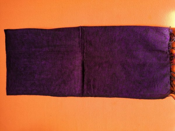 Dickes Tuch in dunkel-lila